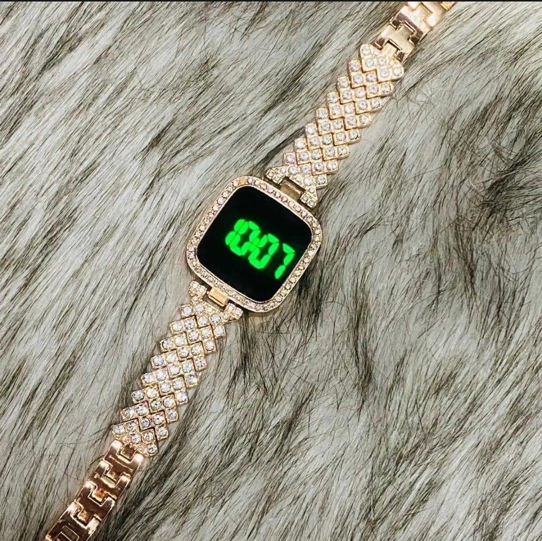 Stylish Women's Digital Display Watch - 1 Pc Quartz Movement Water Resistant